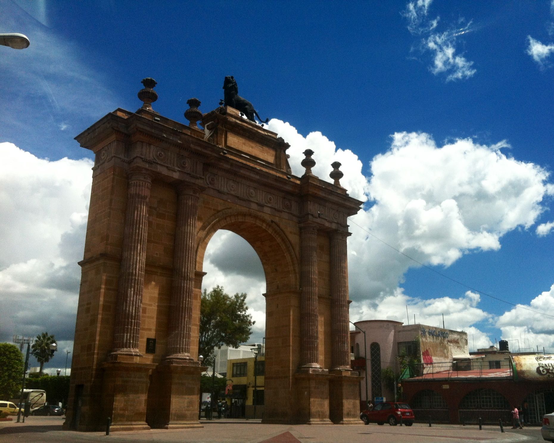 Monumento arco de la calzada